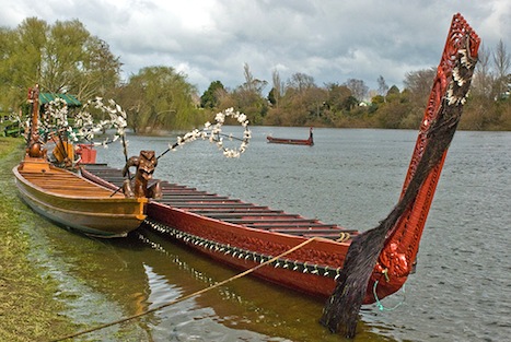 maori-canoe1