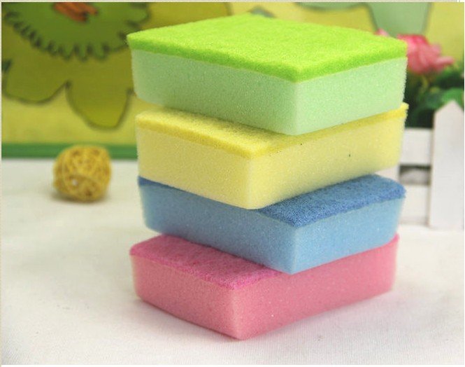 estas no tuvieron el uso que imaginé. Eran una oferta en un todo por $2 pesos y a mi me pareció lindo para apilar torres (al de la foto también). Pero más bien fue usado para separar la parte durita de la blanda. Un juego un poco corto pero divertido como pocos. Ahora las uso de esponjitas.